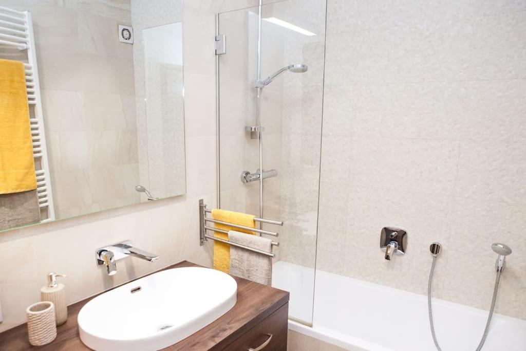 Liszt Apartman Gyor Exterior photo